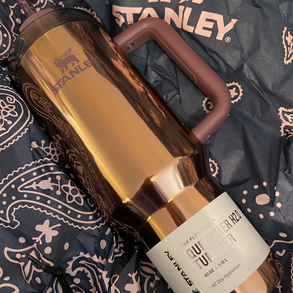 Stanley Rose Gold Mesa 40oz